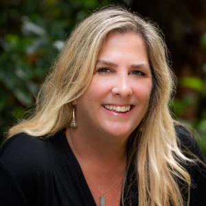 Cindy Stone headshot